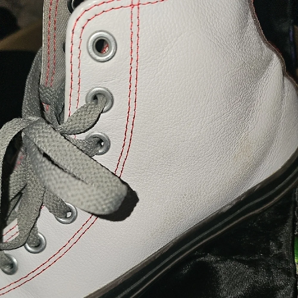 Converse Chuck Taylor All Star White,Black Red Leather High-Tops Size M6.5/W8.5